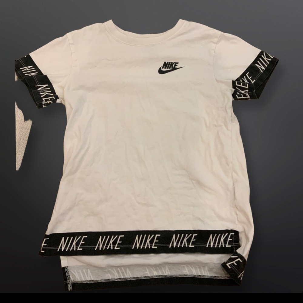 Black and white Nike tee shirt size x-large🤍